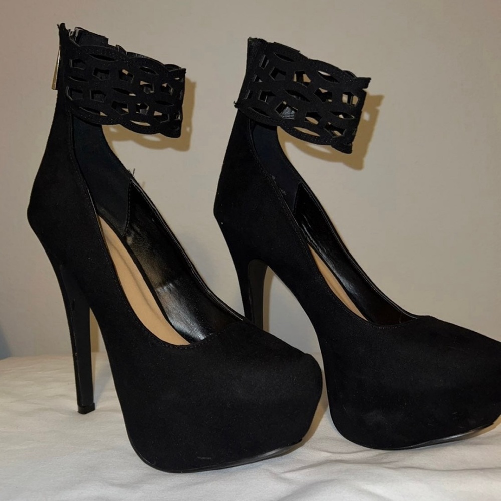 Just Fab Black Platform Pumps